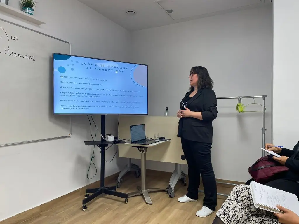 isabel anaya en concilyando taller para emprenderoras escuela de negocios grupo villa otium